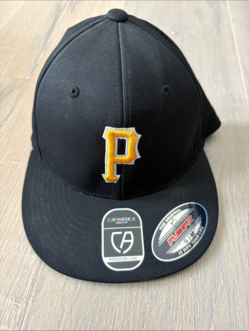 NWT PIRATES  fitted hat
